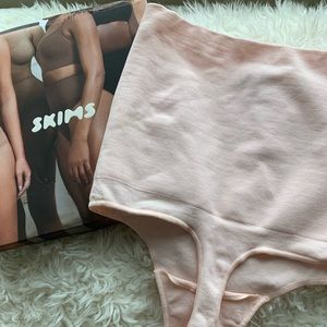Skims Limited Edition Core Control Thong - Quartz